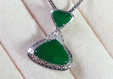 18K金鑽石台冰玻種辣綠翡翠A貨緬甸玉墜子