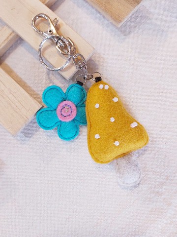 不織布~立體菇菇與花~鎖圈吊飾