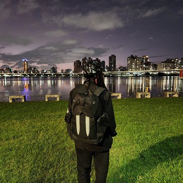 Morn Creations 正版海象後背包 黑