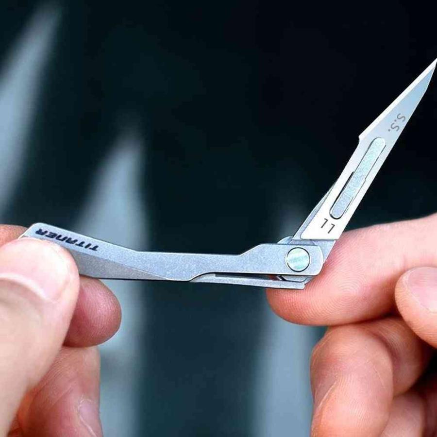 チタン合金折りたたみナイフ ミニポータブルキーホルダー パッキングユーティリティ 緊急医療 ナイフ