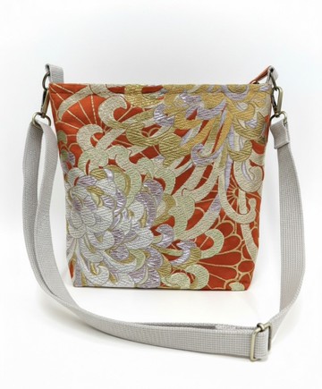 豪華菊花紋樣腰帶改造包 鮮豔橘色 × 金銀線設計的肩背包