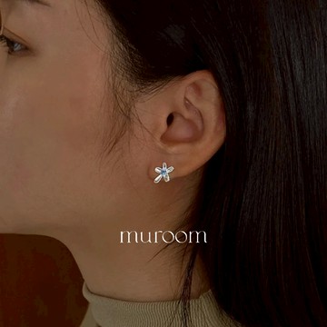 精緻！藍鑽小花【100% 純銀耳環】muroom 925純銀耳環 韓國飾品 [M11]