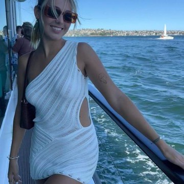 歐美風辣妹度假風海邊斜肩鏤空裙性感緊身挖空透視包臀毛織連衣裙