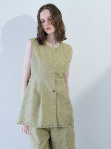 精美花紋刺繡排釦扇貝邊圓領背心(07001562500) - YECCA VECCA
