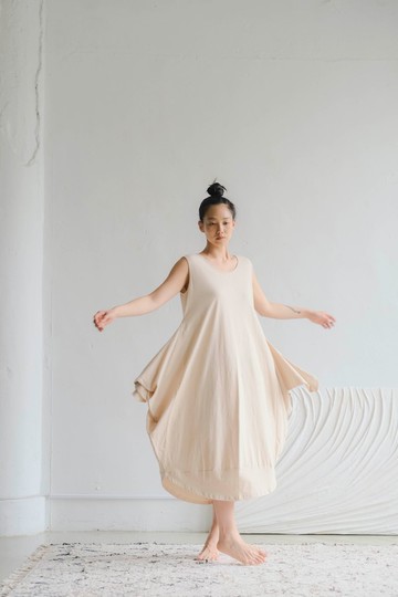 小翅膀弧形下擺無袖洋裝 / 天竺棉 杏色