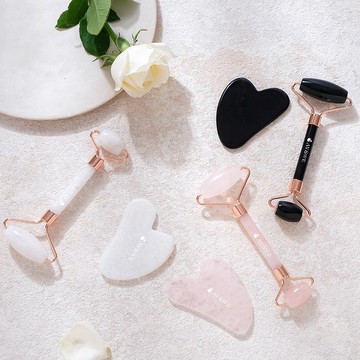 【微瑕疵福利品】玉石滾輪美顏棒刮痧板組合 l粉晶白玉 即期特惠