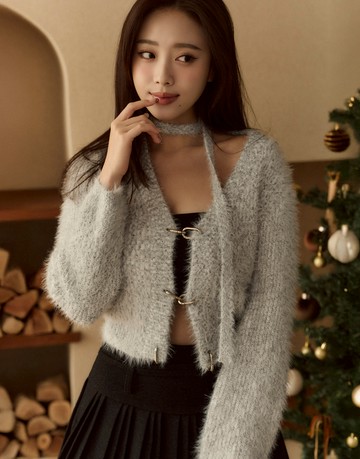 高級灰調裡的浪漫；水貂毛金屬釦毛衣外套