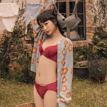 【瑪登瑪朵】無限包覆 低腰三角內褲 M-XXL(黑/暗影綠/深遂紅)