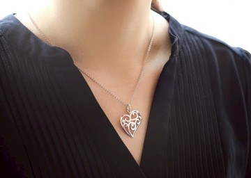藤蔓縷空流線愛心雕花項鍊 925純銀飾