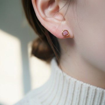 ll 4mm方形薔薇石耳環 ll 金線框耳針 無痛耳夾 / 一對 ER-00067