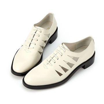 [獨家訂製楦型] 全真皮三角鏤空橢圓頭低跟牛津鞋 米白色