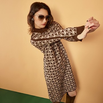 預購款｜都會千鳥格針織長洋裝_咖啡色【MON'S 流行服飾】