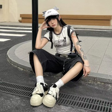 【YIJIAYI】〈預購7天〉塗鴉數字27短版修身短T 【B廠】(B-DCM170)