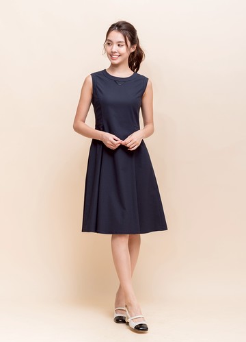 自在氛圍無袖散襬洋裝