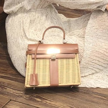 手工斜挎凱莉大容量度假藤編包