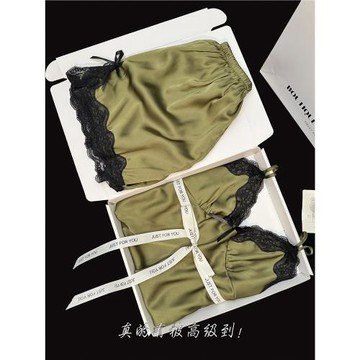 帶胸墊墨綠色吊帶短褲睡衣女夏天冰絲兩件套蕾絲邊性感純欲家居服