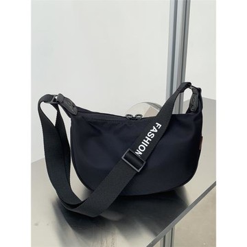 輕奢防水牛津布大容量餃子包斜挎包女小眾新款百搭運動風單肩包潮