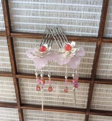 喵手作~牡丹花瓣小髮梳一對(銀底/粉瓣)