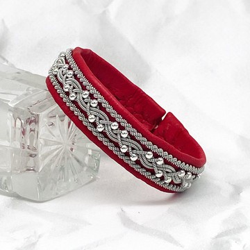 婦女皮革手鐲。 薩米手鐲。 斯堪的納維亞珠寶。 黑色男士手鐲