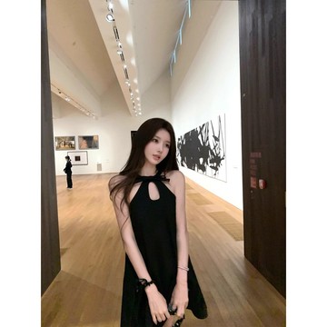 【夏天Summer】🔥黑色蝴蝶結掛脖連衣裙女無袖小黑裙 掛脖連身裙