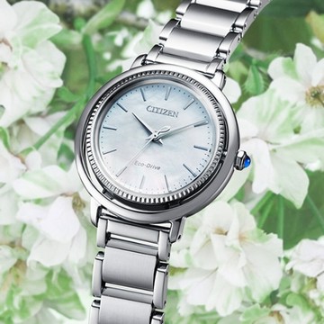 CITIZEN 星辰 L系列 廣告款 光動能 優雅白蝶貝銀色 女錶 EM1100-84D 送禮 禮物 推薦