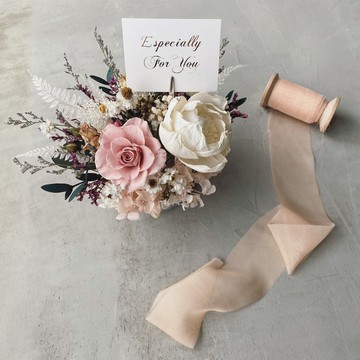 畢業花禮情人節花禮生日情人節花禮選煙燻粉玫瑰配白牡丹裸粉繡