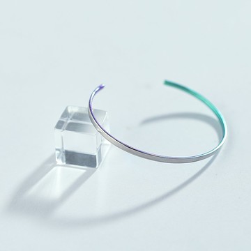 內在的樂趣：2mm 純鈦金屬極簡手鐲 - 新綠與晴空