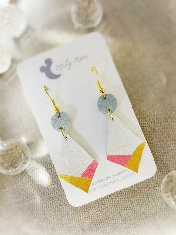 手工真皮耳環，白、藍色、粉色、金色