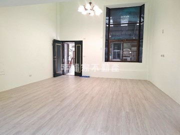 正東區全整新透天車墅｜台南市東區崇德三十三街