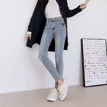 牛仔漸層刷色抓破雙按釦窄管褲-OB大尺碼