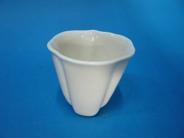白瓷茶花湯杯