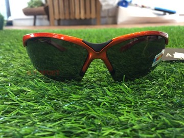 【H.Y SPORT】《APEX》偏光運動太陽眼鏡/防眩光墨鏡/抗UV/過濾紫外線及強光/寶麗來偏光鏡片（橘黑）