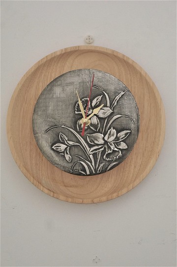 錫雕 受到人們的喜愛的水仙花 時鐘