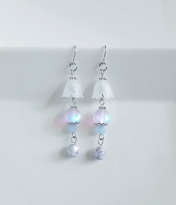 鈴蘭珠飾與月光閃耀的夢幻淡紫色耳環，生日禮物，溫柔質感，捷克珠飾，可更換為抗過敏耳針或耳夾。