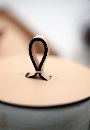 生活系列-植鞣色優雅皮革杯蓋 深藍色邊油