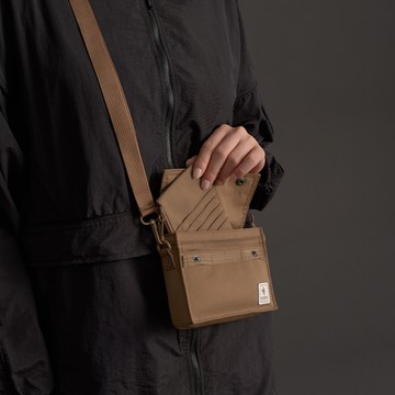 PORTER INTERNATIONAL - 機能輕靚MID斜背包 - 駝棕