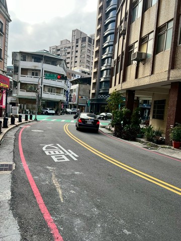 何厝國小大地坪透天｜台中市西屯區何厝街