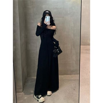法式赫本風高級感性感一字肩黑色長袖連衣裙女早秋季氣質修身長裙