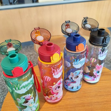 台灣現貨 新款  卡通 可爱 塑料水杯  便携水杯  700ML 学生 運動水壺,彈跳蓋 耐高溫 獨角獸 學生水瓶