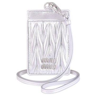 MIU MIU Matelassé 金屬LOGO抓皺羊皮頸掛式證件夾(銀)