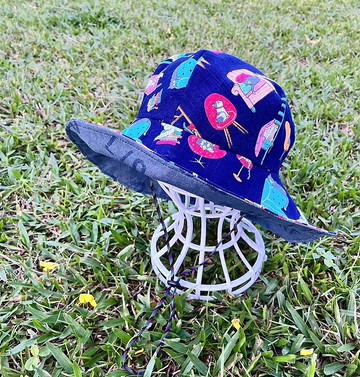 樂福手作雙面漁夫帽-坐椅子的貓