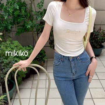 美木子｜出清｜刺繡方領上衣 短版上衣【T20255】韓系 辣妹 性感 方領 露臍 修身 短袖上衣 短款上衣 方領上衣 t