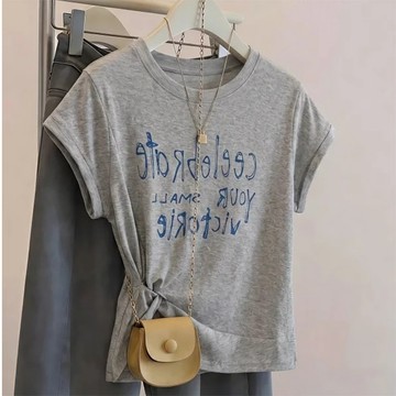 不規則T恤女 上衣 T恤 短袖上衣 短袖衫 設計感扭結字母印花短袖T恤女夏大碼胖mm不規則別緻時尚休閒上衣