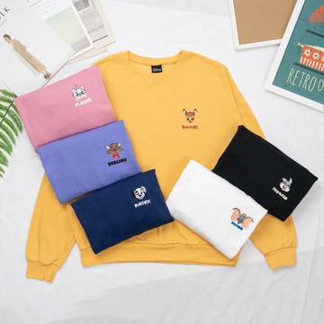 AHUA阿華有事嗎 韓國女裝 迪士尼卡通動物系列刺繡落肩長袖大學T【C1350】簡約 顯瘦 百搭 基本款 長袖上衣