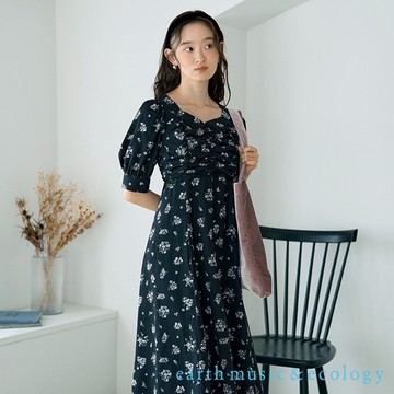 earth music&ecology 復古碎花打印高腰剪裁短袖洋裝(01000695200)