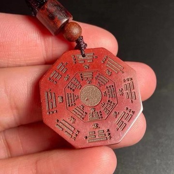 【平安閣】新品原礦砂天然硃砂原礦砂超高含量吊墜八卦 吊飾採用硃砂原礦石