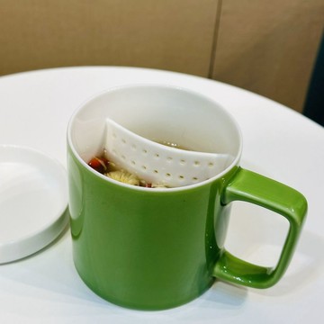 可泡茶懶人陶瓷一體式過濾茶杯月牙泡茶杯喝茶杯茶水分離辦公室水杯高溫 茶杯 泡茶壺 茶水分離 陶瓷保溫杯 台灣製 陶瓷水杯