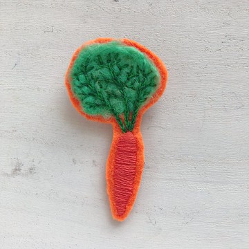 胡蘿蔔羊毛氈刺繡胸針