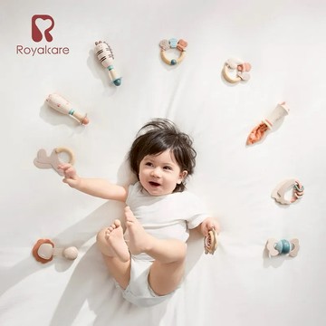 【安琪兒婦嬰百貨】Royalcare 嬰幼撫育系列 歡樂手搖鈴十件組(附收納盒)款式隨機
