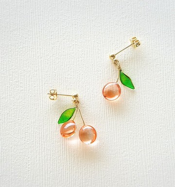 櫻桃櫻桃耳针或耳夾